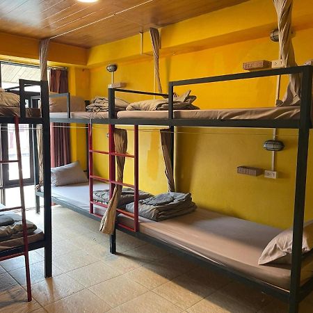Over The Moon Hostel 반 후안사이 외부 사진