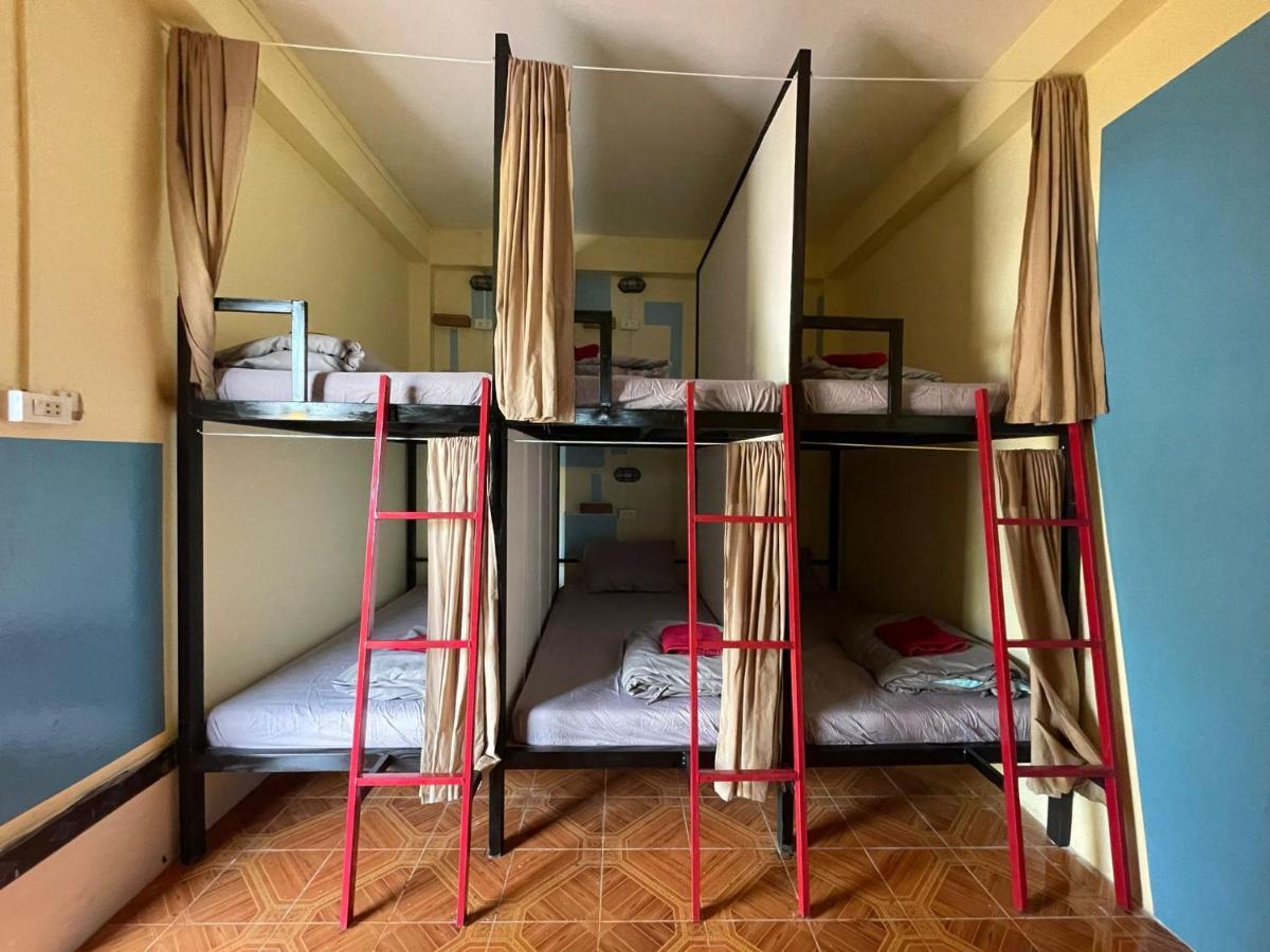 Over The Moon Hostel 반 후안사이 외부 사진