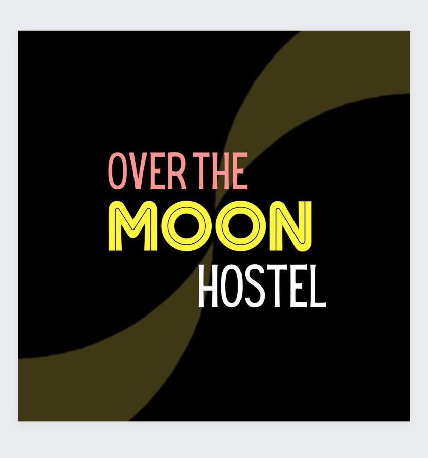 Over The Moon Hostel 반 후안사이 외부 사진